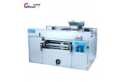China Automatic Cookie Biscuit Making Machine Thin Cracker Forming For Bakery Moulding supplier