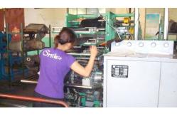 China Compact Rubber Mixing Mill Machine 45KW Roll Speed Ratio 01:01.3 supplier