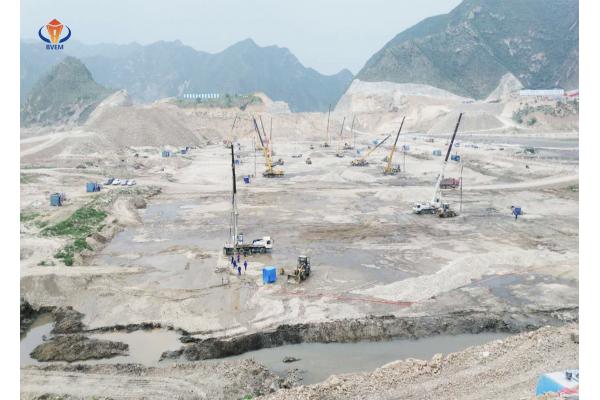 130 KW Vibroflot Drive Pile Machine For Vibro Densification Project