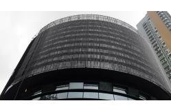 China Flexible Mesh LED Screen Waterproof P50 RGB LED Curtain Display IP67 PC Body supplier