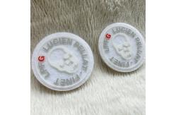 China Durable White Printing Silk Label Screen Printing Ink On Velvet Labels supplier
