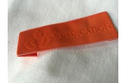 China Comfortable Needleloom Woven Clothing Labels With High Frequency Debossing supplier