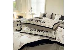 China Diagonal Printing Luxury Violent Bear Bed Sheet Set Customized Designer Bedding Set supplier