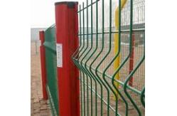 China Outdoor hot dipped galvanized 3D Curved Welded Wire Mesh Garden Curvy Fence supplier