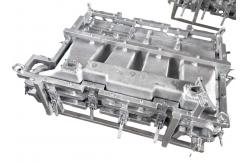 China Rotational Moulding Tools For Road Barriers With Heavy Clamps Custom Rotational Molding supplier