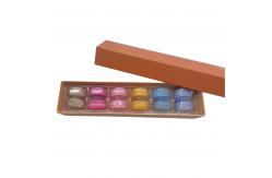 China Retro Design 12pcs Macaron Packaging Macaron Kraft Paper Box Recyclable with Plastic Inner supplier