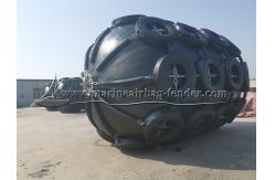 China High Pressure Pneumatic Rubber Fender Lightweight  For Ship Docking And Mooring supplier