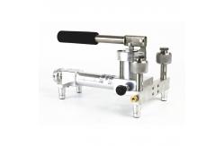 China Portable Oil Filled Pressure Gauge Calibrator Complete With Pump supplier