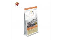 China Tear-Resistant Animal Feed Packaging Bags With Stand Up Design And Zipper Closure supplier