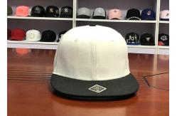 China Unisex Wool Acrylic Snapback Flat Brim Cap Adjustable Plastic Back Closure supplier