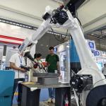 6 Axis Welding Robot Station With Advanced Vision System And 210kg Payload