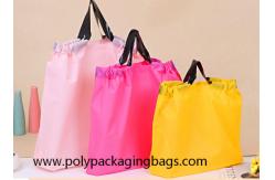 China Gravure Printing 0.07mm Thickness LDPE Plastic Drawstring Shoes Packaging Bags With Handle supplier