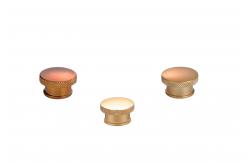 China Spill Less Whiskey Bottle Cap Logo Engraved Zinc Alloy Material supplier