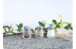 China Useful And Aesthetically Attractive Glass Salt Pepper Shaker Set With Condiment supplier