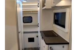 China 220V RV Caravan Van Motorhome Shell Light Weight Caravan Manual Transmission supplier