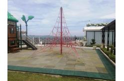 China Outdoor Playground Climbing Net 4mx4m Pyramid Rope UV Resistant For Kids supplier
