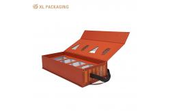 China Recyclable Food Packaging Boxes Macaron Waffle Cookie Pastry Gift Box With Handle supplier