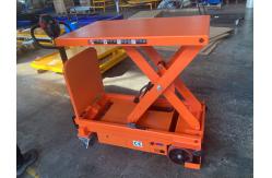 China Self Propelled Mobile Lift Table 1100lbs Full Eletric Lifting With 24 DC Batteries supplier