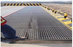 China Light Steel Bar Grating Galvanised Metal Channel Grating Silver supplier