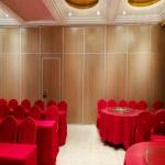 Sliding Folding Movable Wall Partition With Ceiling Wheels Laminated for sale