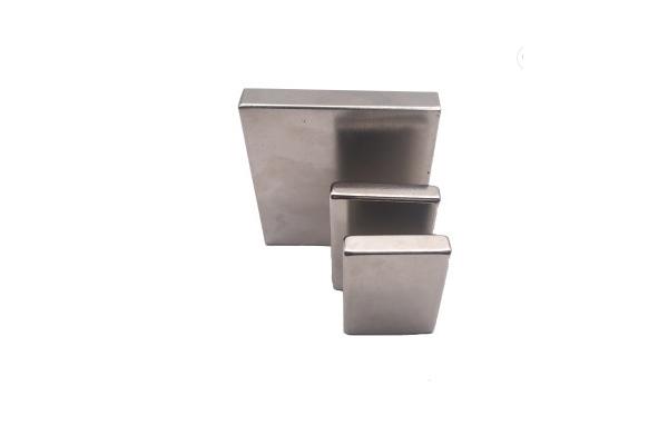 Flat High Power Rectangular Neodymium Magnets Customized Logo