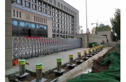 China Automatic Hydraulic Road Bollards 3s-6s Speed Adjustable With Electronic Remote Control supplier