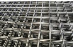 China 14 Gauge 2x2 Welded Wire Mesh Panel Electro Galvanized 1M Width 2M Length supplier