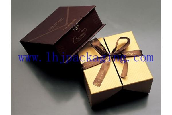 paper box with magnet and ribbon