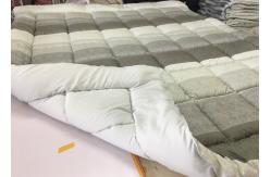 China Anti Pilling Polyester Printing 350g/M2 Quilted Coverlet Bedding supplier
