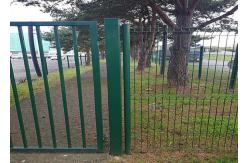 China Stock 1m Farm Fence Gates 3d Welded Mesh Panel For Garden supplier