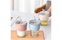 China OEM ODM 400ml Glass Coffee Cup / Mug With Lid And Straw supplier