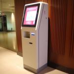 Order Payment Terminal Kiosk Floor Stand Machine Hotel Self Check In Kiosk Cash for sale