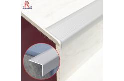 China Anodized Black Metal Stair Nosing 2.8m Length Slip Resistant Trapezoid supplier