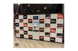 China Self Service Vending Cabinet Display Locker Fully Automated 18.5 Touch Screen supplier