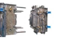 China H13 P12 1.2378 Plastic Commodity Mold 4 Drop Cold Runner supplier