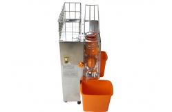 China Commercial Automatic Orange Juicer Machine / Citrus Press Squeezer Maker supplier