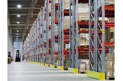 China Q235B Heavy Duty Storage Racks And Shelves 1000 - 3000kg Per Layer Load supplier