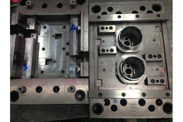 Water Bottle Cap Plastic Injection Mould 1 Million Shots Texture Surface
