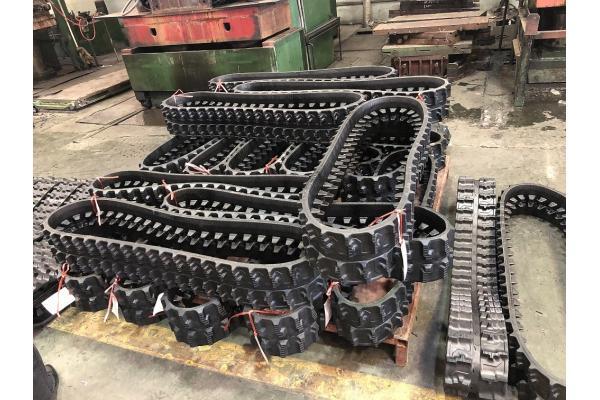 Agricultural Farm Tractors Chain On Rubber Tracks With Splash Guard