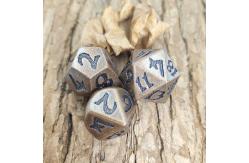 China Poker Gold Plated Resistant Sharp Edged Hand Pouring Suitable Edge Dice supplier