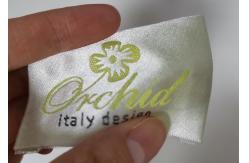 China Custom High Density Woven Labels Folding Clothing Woven Labels supplier