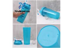 China Large Disposable Plastic Shaker Cup With Easy-Squeeze Handle Classic Measuring Scale supplier