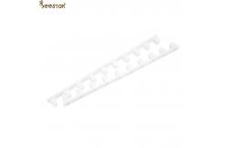 China Plastic Beehive Tools Bee Hive Frame Spacers Beekeeping Equipment supplier