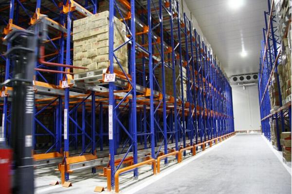 High-Density Radio Shuttle Racking system + Pallet Runner + forklift