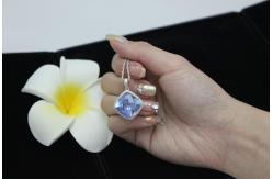 China 8x10mm 9x11mm Pear Shaped Blue Sapphire Pendant Necklace supplier