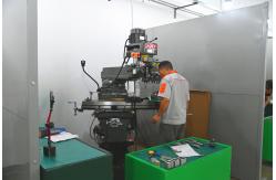China Automated Robotic Welding Systems With 6-Axis Arm For Automotive Industry supplier