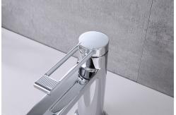 China Sanitary Ware Hot And Cold Basin Mixer Shiny Chrome Brass Finish supplier