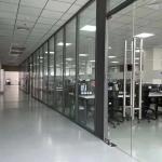Scratch Resistant Office Glass Wall Partitions Aluminum Alloy Frame Flat Curved