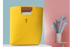 China Minimalist Design Felt Handbag Comfortable Feeling With Leather Handle supplier