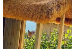 China Landscaping Synthetic Thatch Roof With High Softness Flame Retardant Artificial Thatch Grass supplier